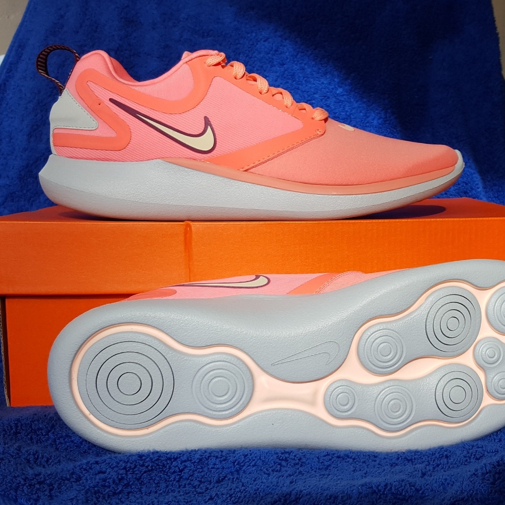 BNIB Womens NIKE LunarSolo - Atomic Pink - 9M